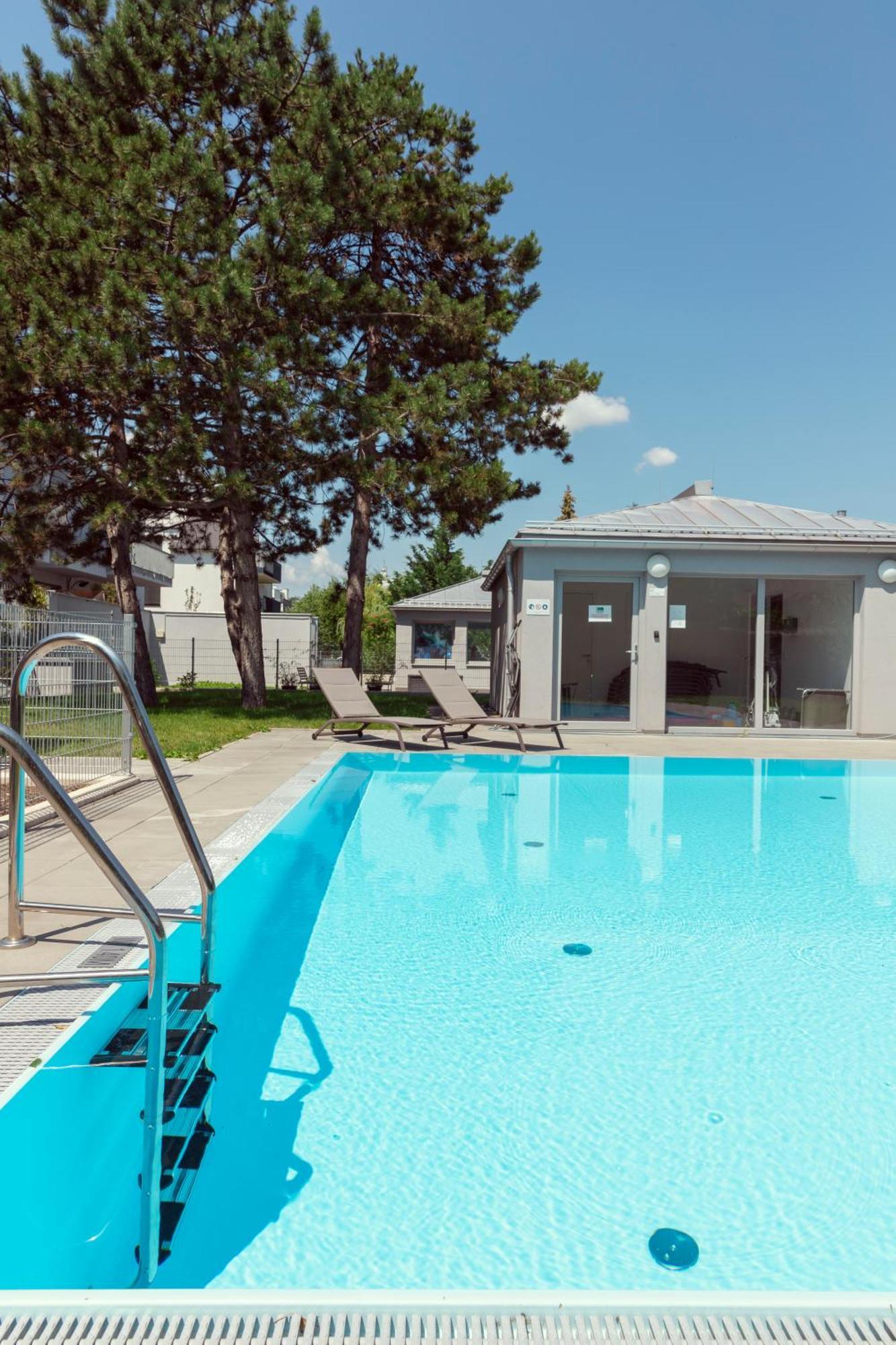 Modern Stylish Design With Free Parking Emily *
