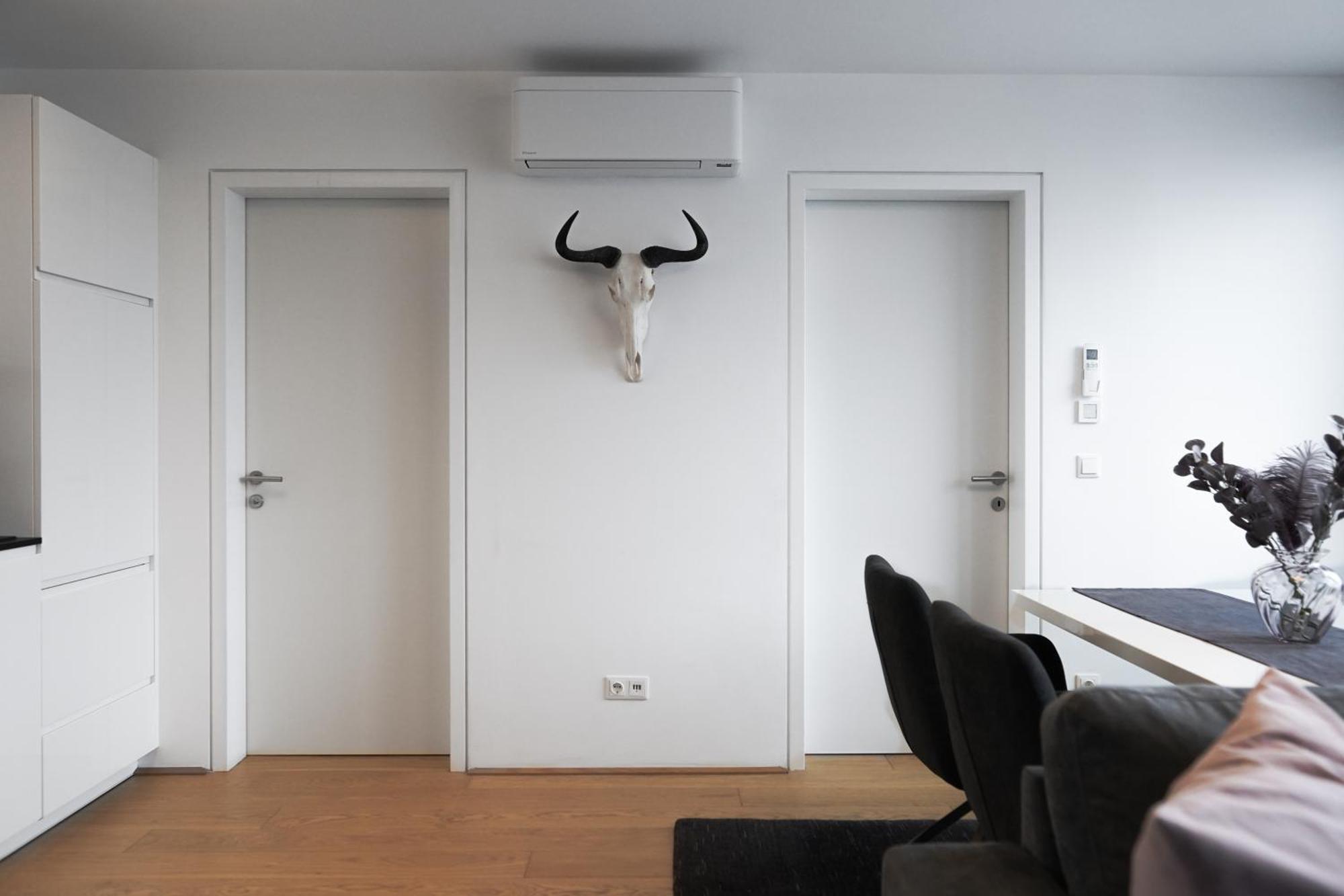 Modern Stylish Design With Free Parking Emily Viena