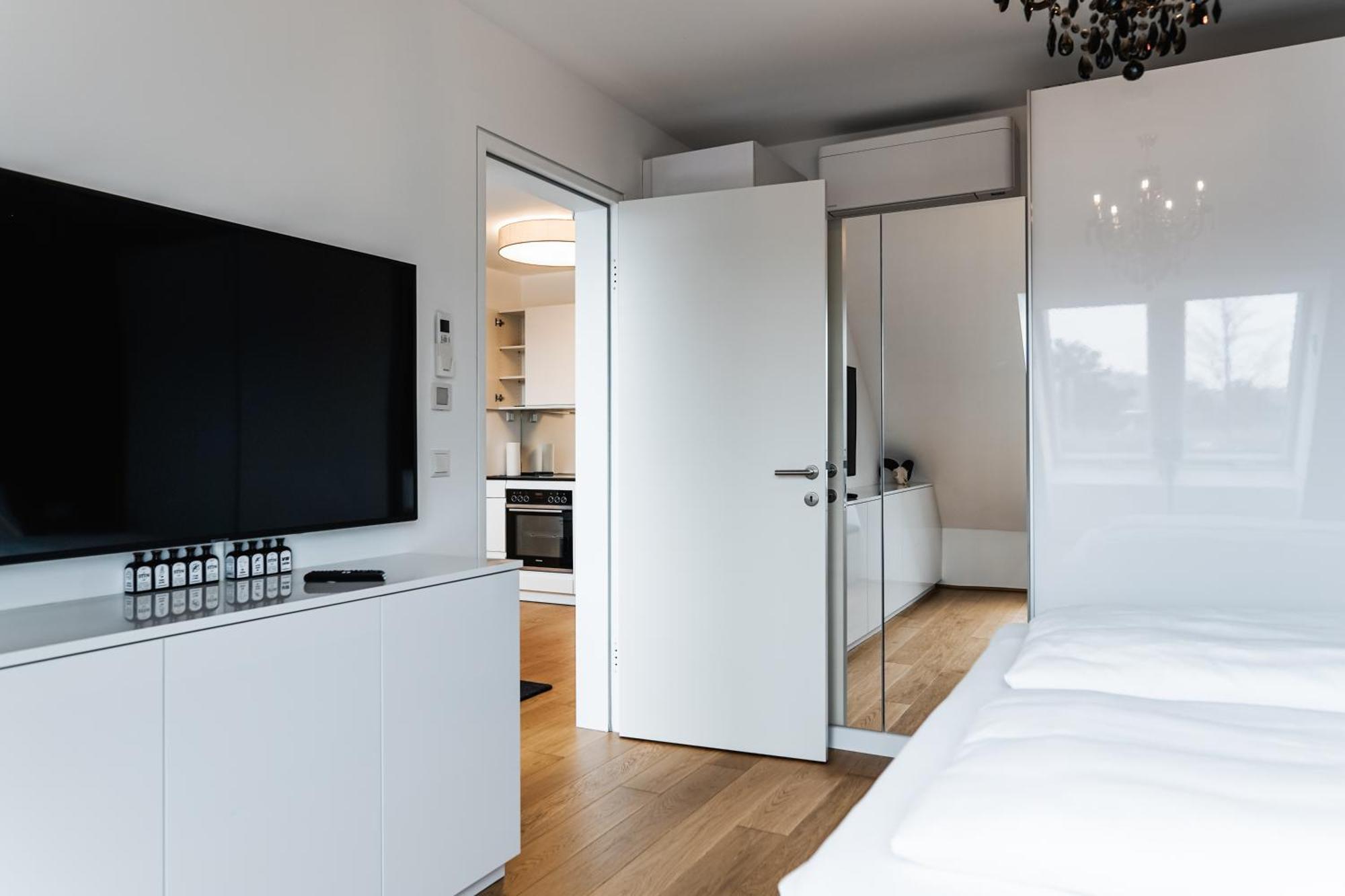 Modern Stylish Design With Free Parking Emily Viena