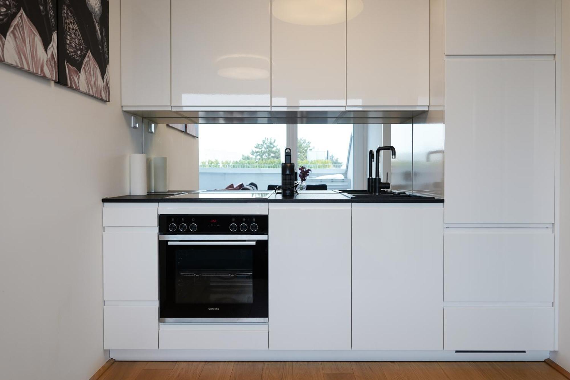 Modern Stylish Design With Free Parking Emily Viena